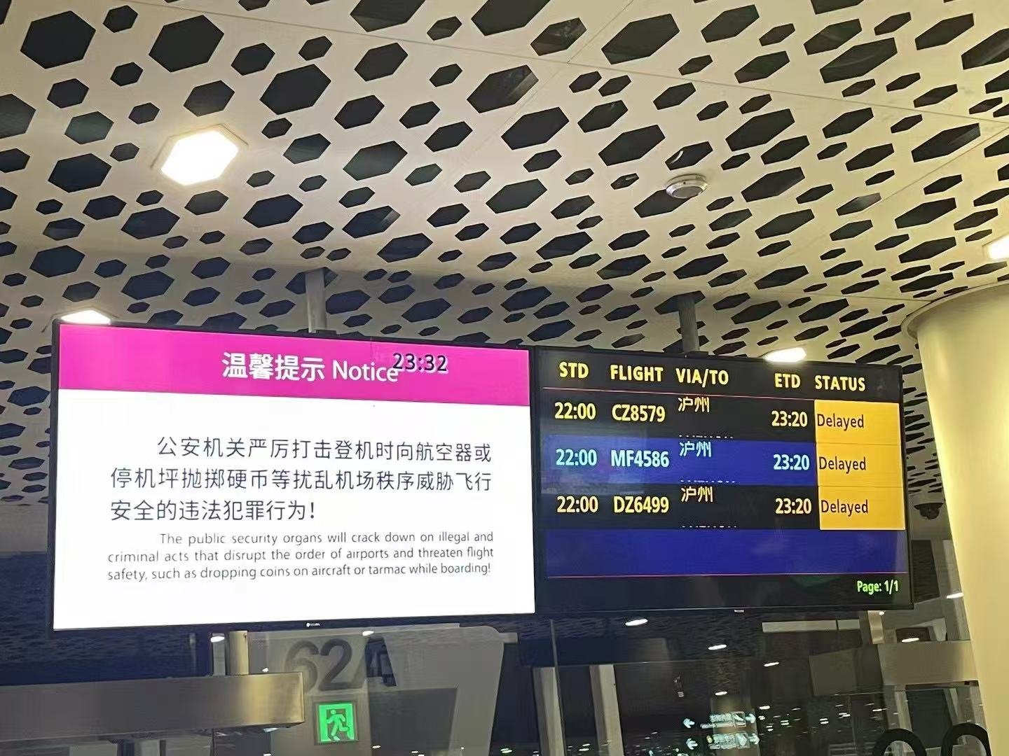 1757069652178372.jpg Dual color outdoor led display for trains or airports.jpg