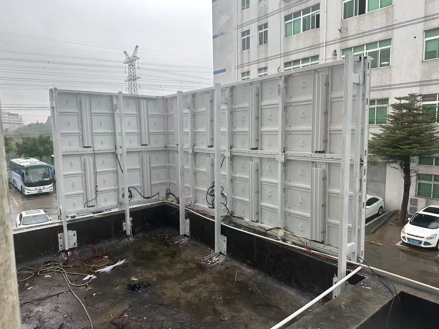 1758721993328763.jpg Aluminum cabinet waterproof test.jpg